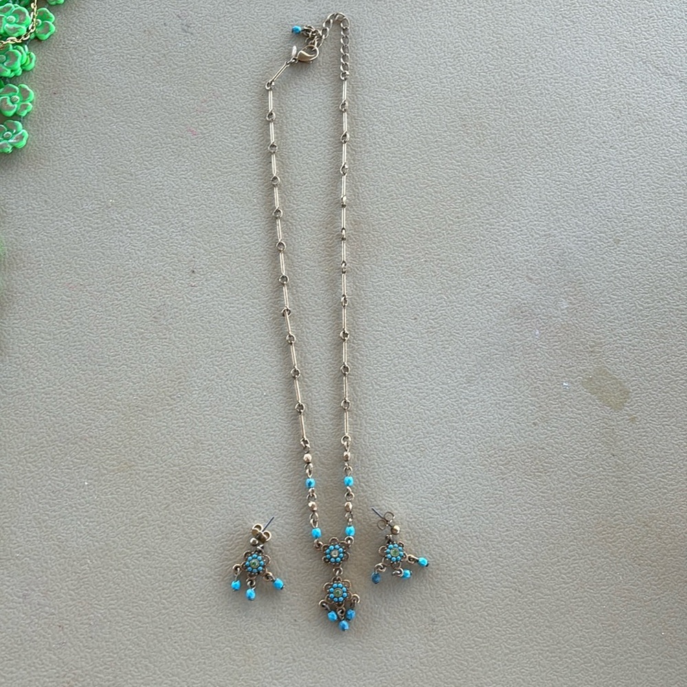 Vintage Avon 2000 Nina Ricci Victorian Style Turquoise Beads Lobster Claw